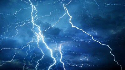 Kalbaisakhi Alert Within 2 Hours: কলকাতা: বজ্র-বিদ্যুৎ-সহ ঝড়-বৃষ্টি। রাজ্যের পাঁচ জেলায় ঝড়-বৃষ্টির পরিস্থিতি। আগামী দুই থেকে তিন ঘণ্টায় বজ্রবিদ্যুৎসহ বৃষ্টির সতর্কতা। উত্তরবঙ্গের উত্তর দিনাজপুর ও দক্ষিণ দিনাজপুর জেলায় ঝড় বৃষ্টির আশঙ্কা। বজ্রবিদ্যুৎসহ হালকা মাঝারি বৃষ্টির সঙ্গে ৩০ থেকে ৪০ কিলোমিটার গতিবেগে দমকা ঝড়ো বাতাস বইবে। দক্ষিণবঙ্গের বাঁকুড়া পুরুলিয়া ও পশ্চিম বর্ধমান জেলায় ঝড় বৃষ্টির আশঙ্কা। বজ্রবিদ্যুৎসহ হালকা মাঝারি বৃষ্টির সঙ্গে ৪০ থেকে ৫০ কিলোমিটার গতিবেগে দমকা ঝড়ো বাতাস বইবে। আলিপুর আবহাওয়া দফতরের সর্তকতা। দেখুন বাংলাা নিউজ ভিডিও (Watch bangla news video)৷