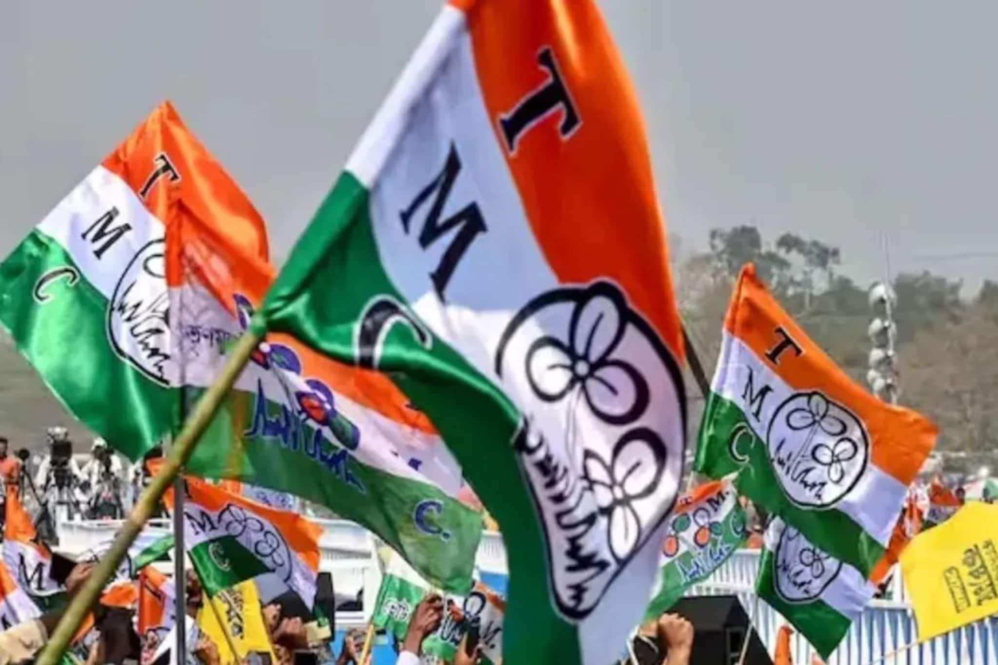 ঘোষণার আগেই দেওয়ালে লেখা হয়ে গেল তৃণমূল প্রার্থীর নাম! কোন কেন্দ্র জানেন? কে দাঁড়াচ্ছেন! তুমুল চমক ঘোষণার আগেই দেওয়ালে লেখা হয়ে গেল তৃণমূল প্রার্থীর নাম! কোন কেন্দ্র জানেন? কে দাঁড়াচ্ছেন! তুমুল চমক