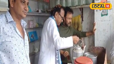 চা বানাচ্ছেন রায়দিঘির তৃণমূল প্রার্থী