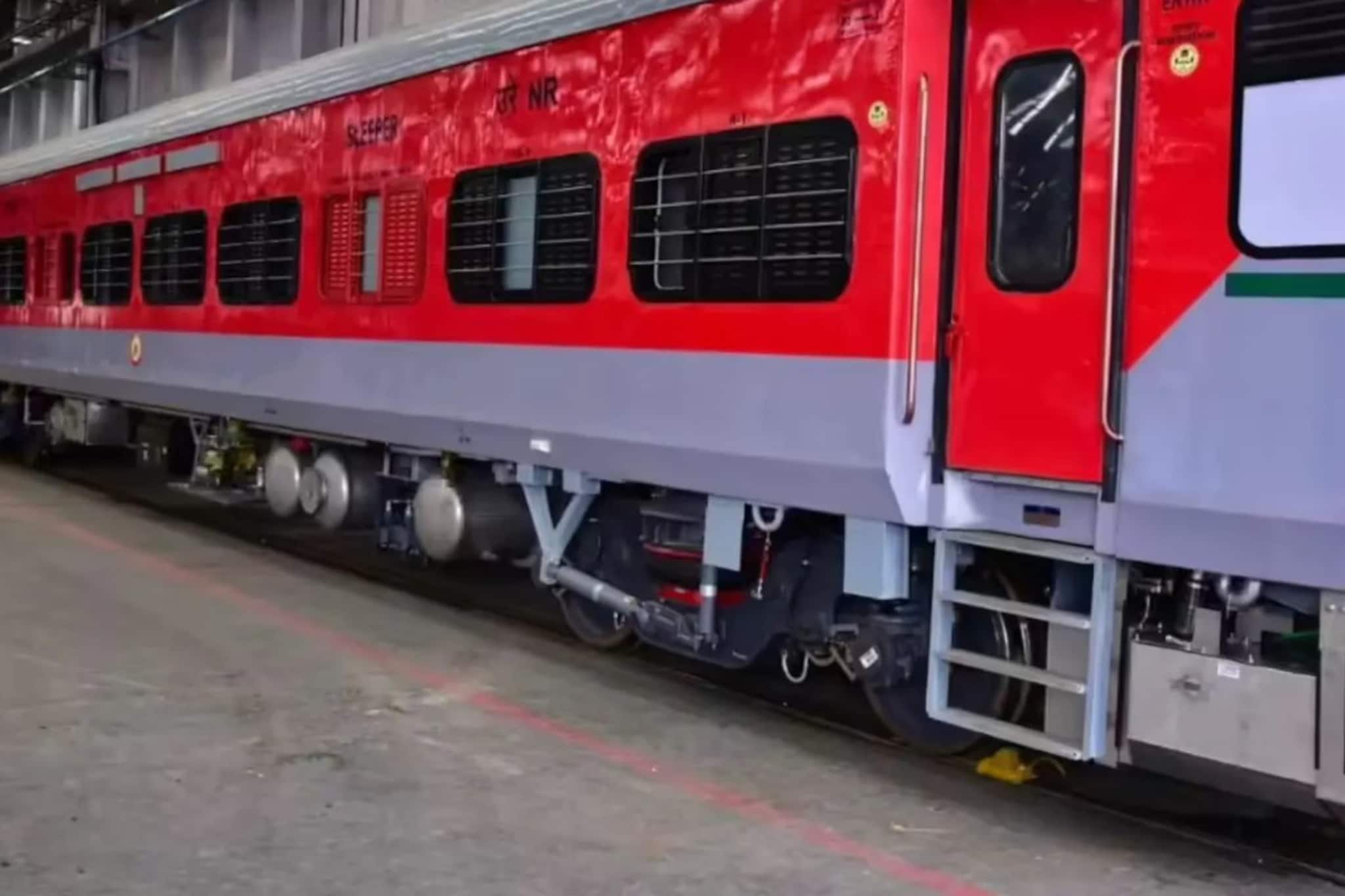 তেজস এবং রাজধানী এক্সপ্রেসে চালু করা হল আধুনিক মানের বেডরোল, যাত্রী স্বাচ্ছন্দ্যে বড় পদক্ষেপ