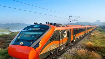 তামাক ফেলতে গিয়ে ট্র্যাকের ধারে, বন্দে ভারতে ধাক্কায় মৃত্যু যুবকের! তামাক ফেলতে গিয়ে ট্র্যাকের ধারে, বন্দে ভারতে ধাক্কায় মৃত্যু যুবকের!