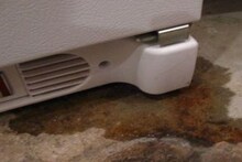 'ফ্রিজ' থেকে টপটপ করে জল গড়াচ্ছে...? গুলি মারুন মেকানিক, নিজেই ঠিক করুন ম্যাজিকে, শিখে নিন সহজ টেকনিক, বাঁচবে ট্যাঁক!