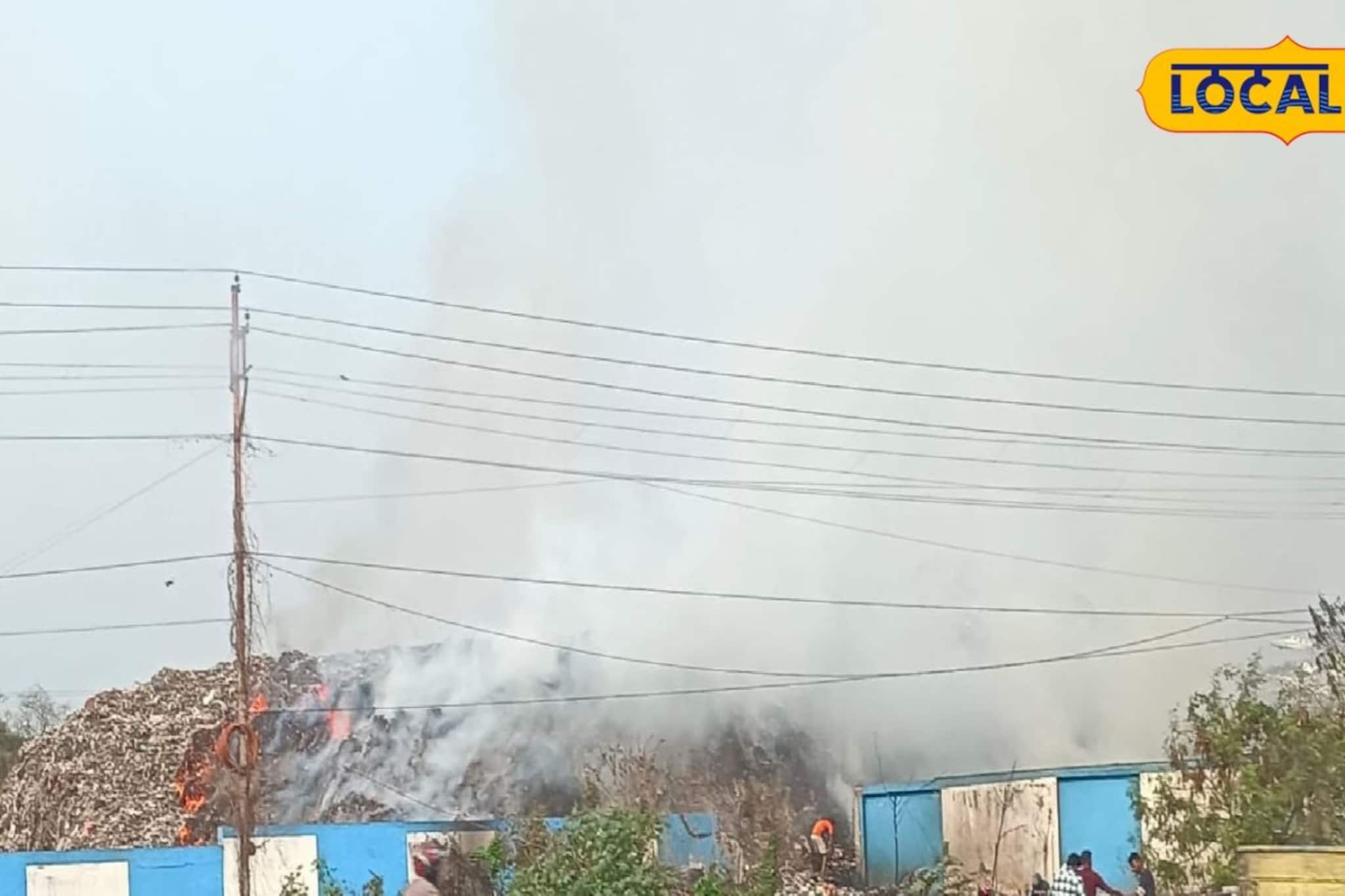 পৌরনিগমের আবর্জনার পাহাড়ে দাউদাউ করে আগুন, দিনেও জাতীয় সড়কে দেখা যাচ্ছে না কিছু