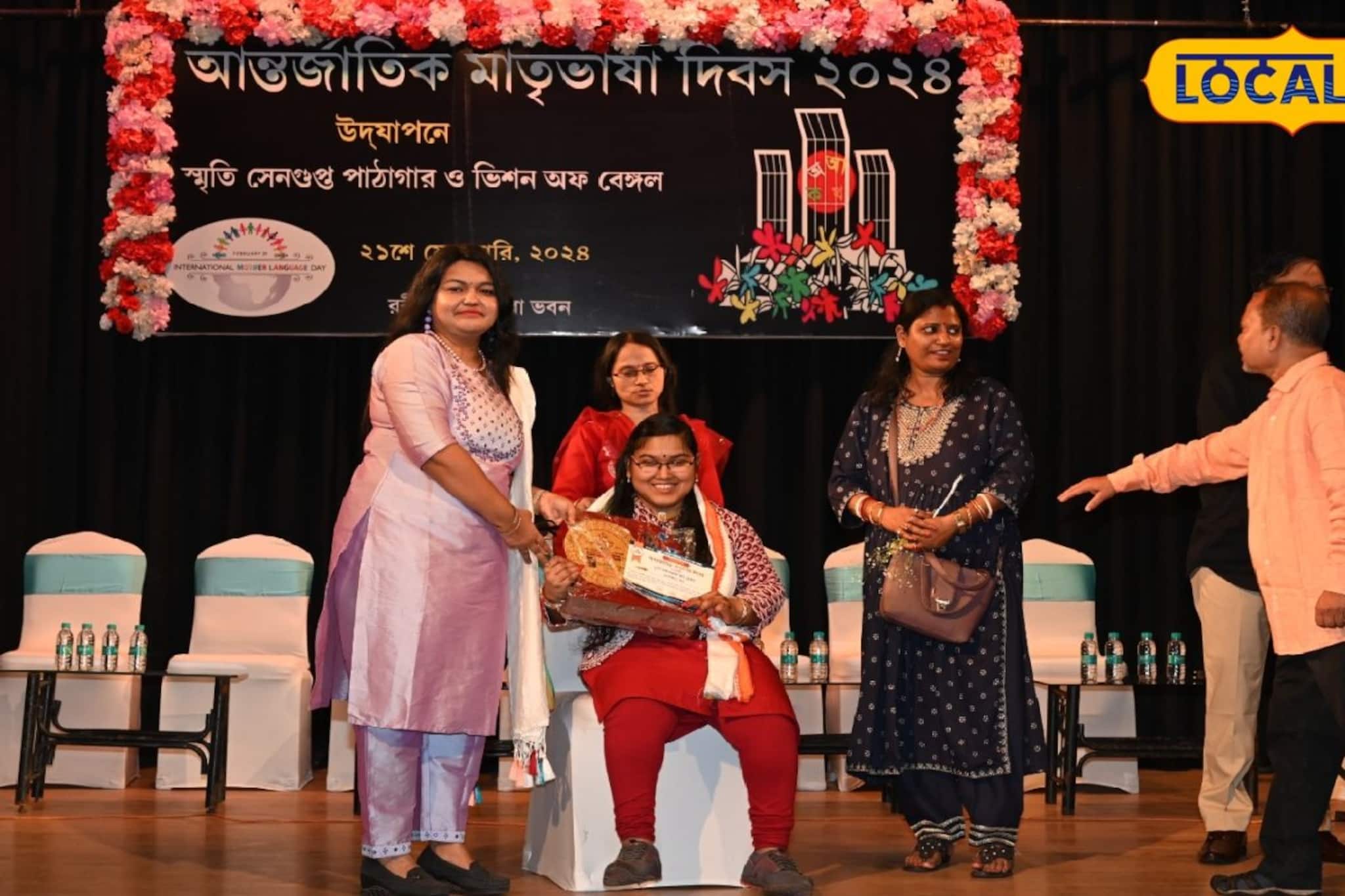 জন্ম থেকেই দুরারোগ্য ব্যাধি, কবিতার জোরেই বিশ্বজয়! দুর্গাপুরের এই মেয়ে দেশের গর্ব