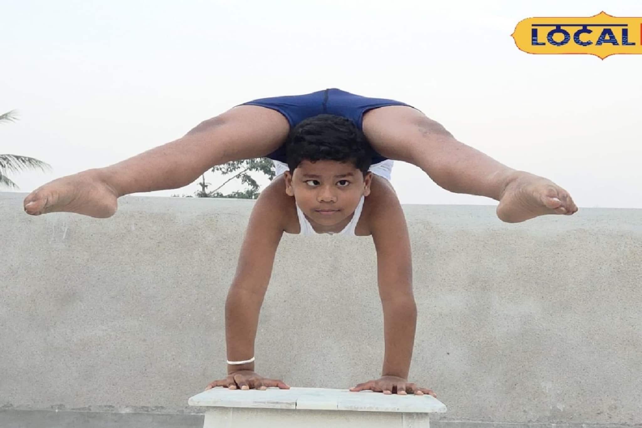 টুলের ওপরে অবিশ্বাস্য সব কসরত, যোগাসনে এই খুদে পড়ুয়া এখন সকলের আইডল