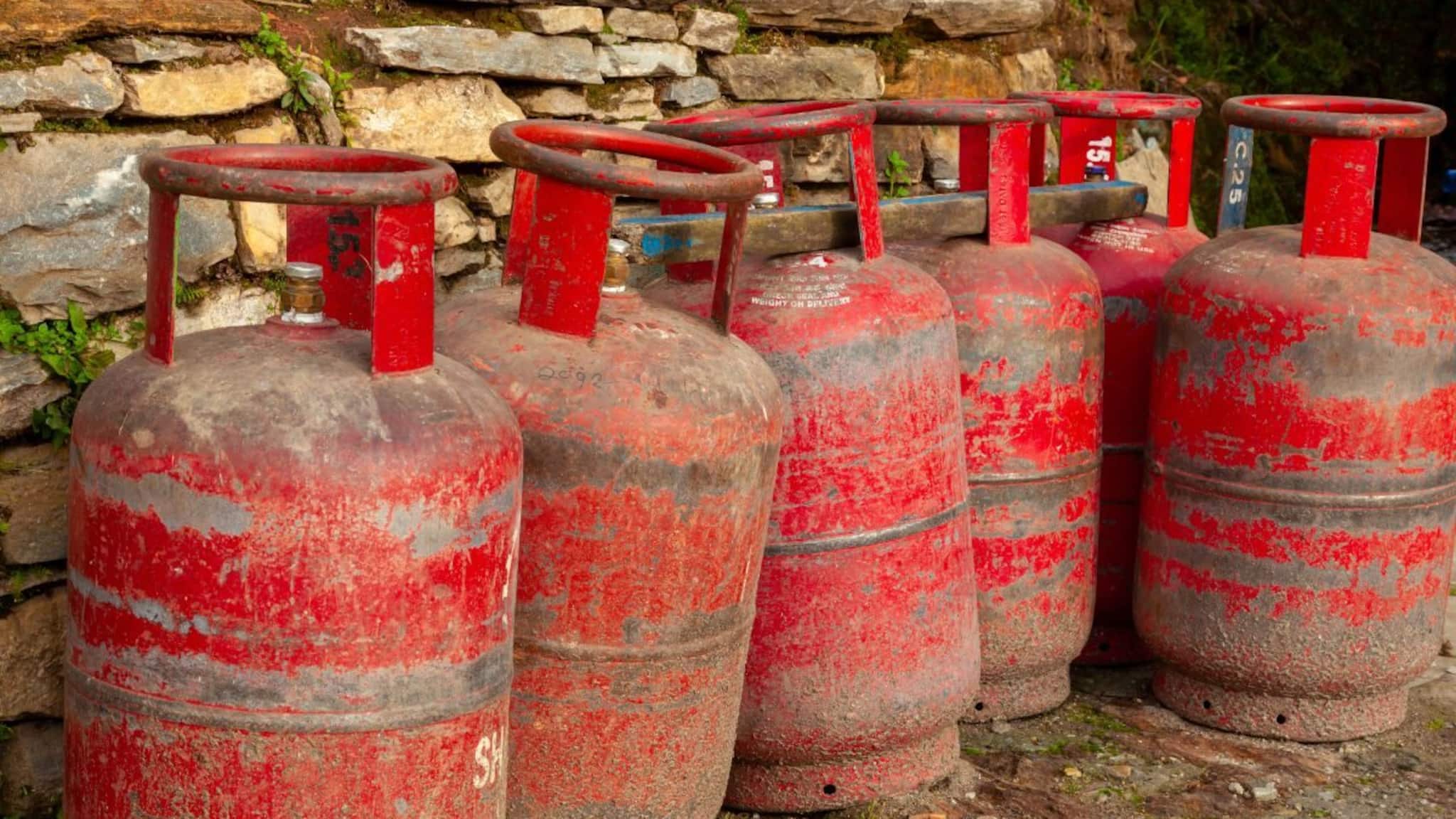 Gas Cylinder Booking: LPG গ্রাহকদের জন্য সতর্কতা! বুকিংয়ের জন্য নতুন নিয়ম চালু করল কেন্দ্র সরকার, না জানলে বিপদ