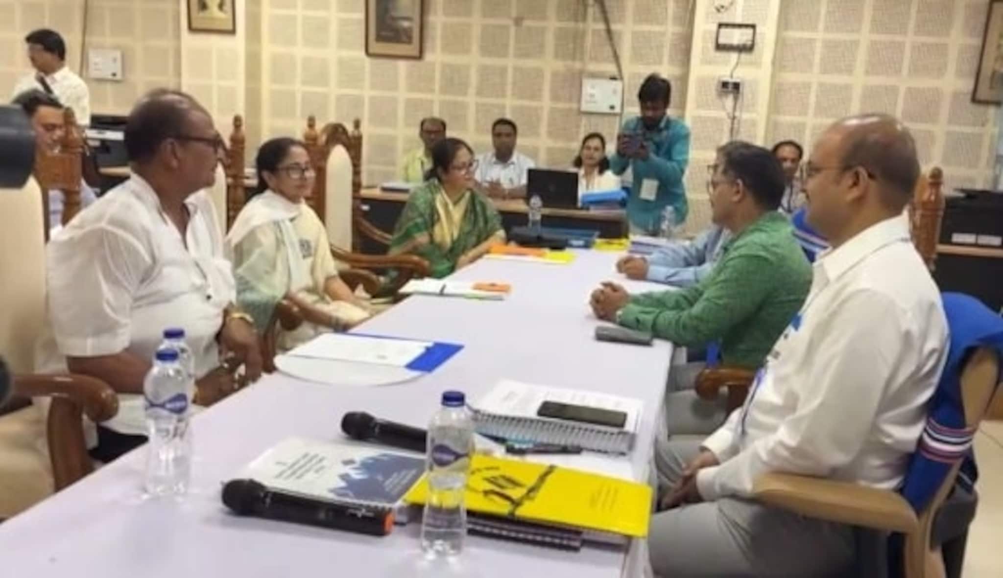 ভবানীপুর বিধানসভা কেন্দ্রে মনোনয়ন জমা, বাংলা স্বাক্ষর করলেন তৃণমূল সুপ্রিমো মমতা বন্দ্যোপাধ্যায়