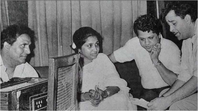 রেকর্ডিং রুম থেকে হঠাৎ কাঁদতে কাঁদতে বেরিয়ে এসেছিলেন আশা ভোঁসলে…! কেন জানেন? কী ঘটেছিল সেই সন্ধ্যায়? আজ থেকে ৬৩ বছর আগে!