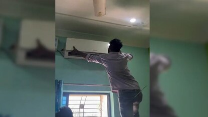 AC : সাবধান! আপনার বাড়ির এসিতেও লুকিয়ে থাকতে পারে এমন ‘অতিথি’, মেকানিক ঢাকনা খুলতেই চমকে উঠল সবাই