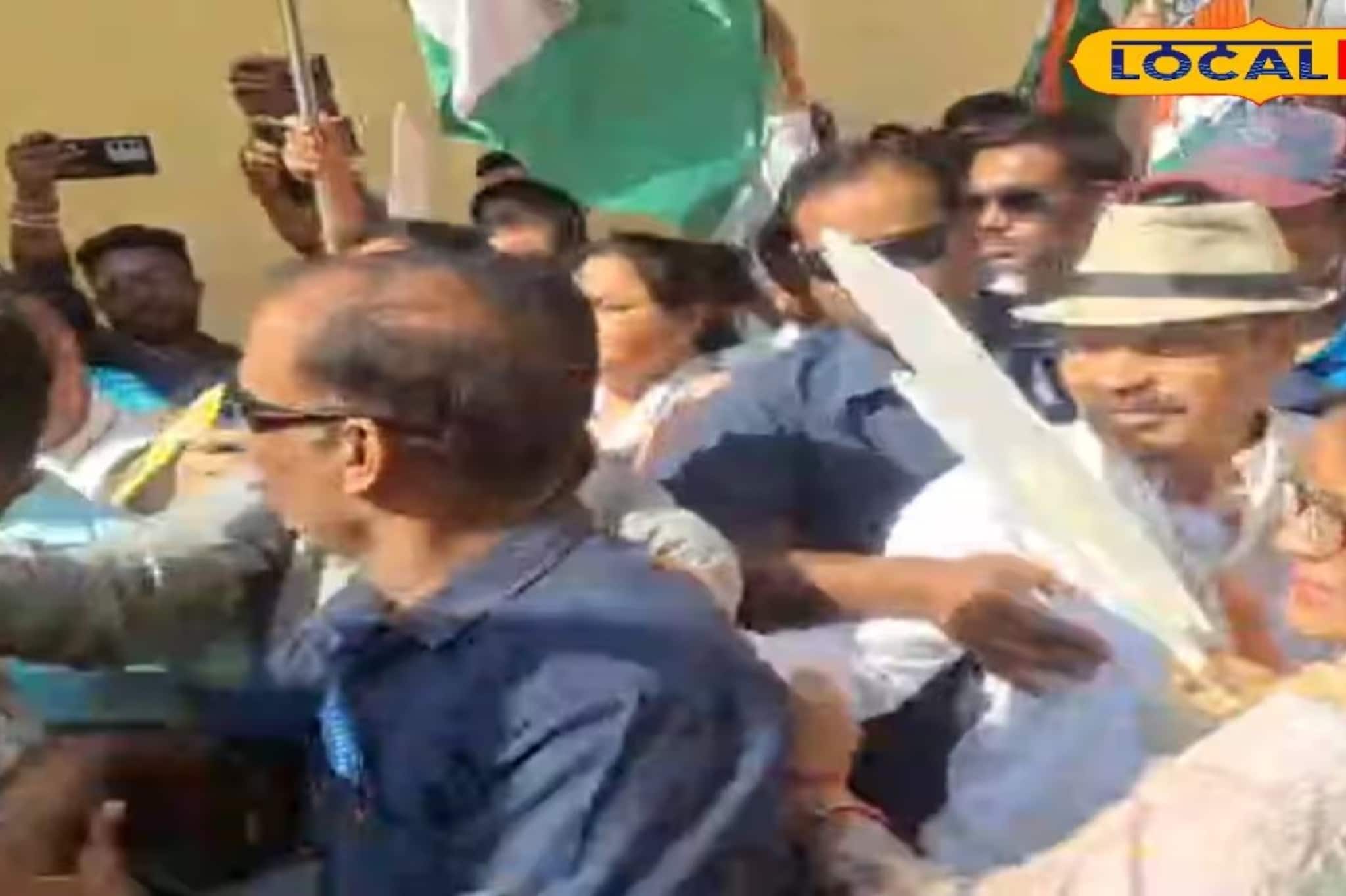 আচমকা ধাক্কাধাক্কি, প্রচারে বেরিয়ে হেনস্থার শিকার অধীর চৌধুরী! গুরুতর অভিযোগ বর্ষীয়ান কংগ্রেস নেতার