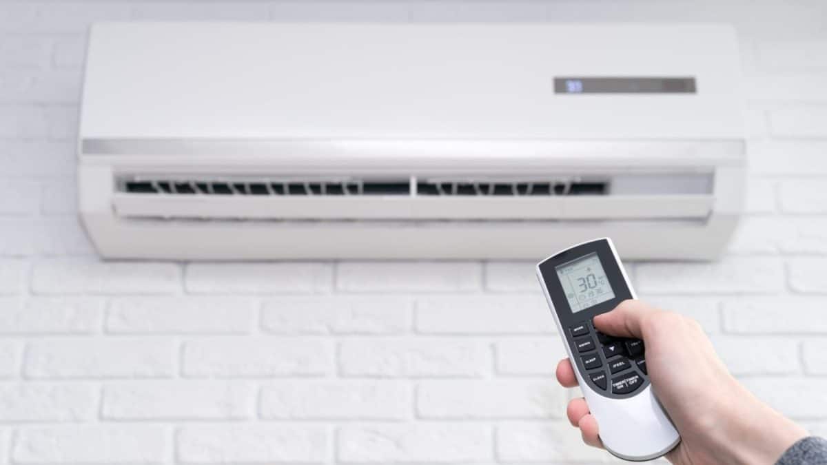 Air Conditioner: ফ্রিজের মতো এসিতেও জমতে পারে বরফ! দেখলেই এই কাজটি আগে করুন! না হলেই চরম বিপদের আশঙ্কা…