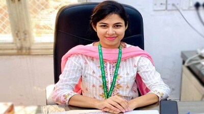 ২২ বছর বয়সে আইএএস হওয়ার পরীক্ষায় পাশ করেছিলেন অনন্যা। ২০১৯ সালে প্রথম বার ইউপিএসসি পরীক্ষা দেন। তবে প্রথম বার পরীক্ষা দিয়েই পাশ করবেন, তা অনন্যা নিজেও ভাবতে পারেননি।