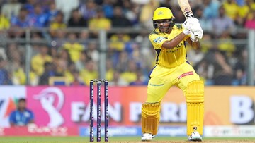 আম্পায়রকে মাঠেই ‘ভুল’ প্রমাণ, ব্যাট হাতে তান্ডব CSK-র তরুণ তুর্কির, রেকর্ড গড়লেন আয়ুষ মাথরে