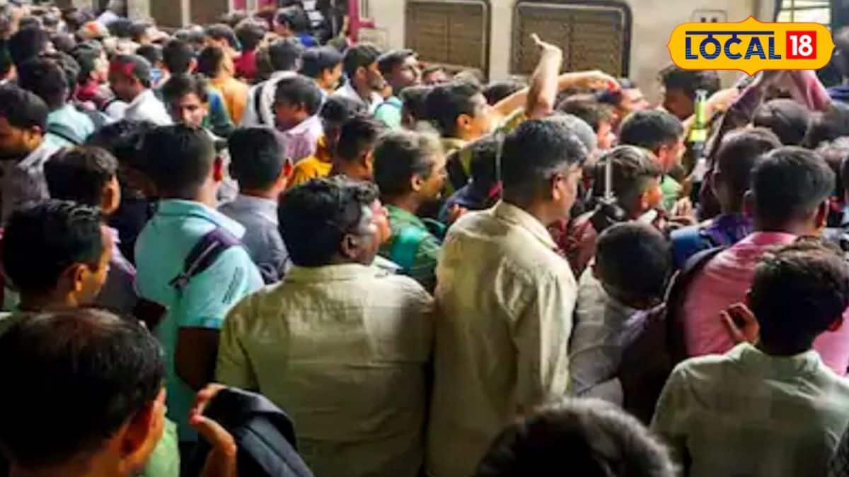 Bangaon Local: তিল ধারণের জায়গা নেই! আচমকা বনগাঁ লোকালে ভিড় বেড়ে ...