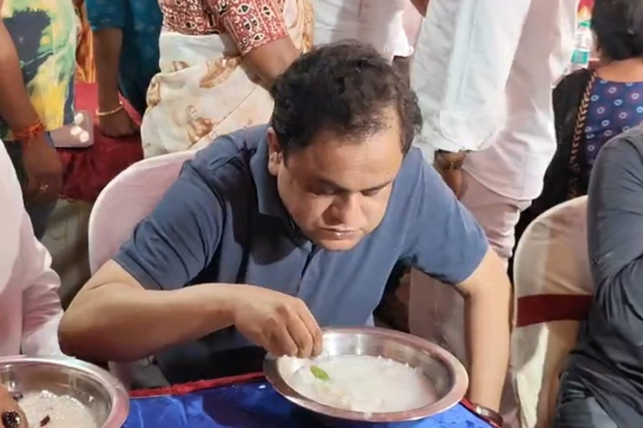 মেনুতে আলুর চপ, নারকেল, লঙ্কা! জমিয়ে পান্তা খেয়ে দমদমবাসীকে কী প্রতিশ্রুতি দিলেন ব্রাত্য?