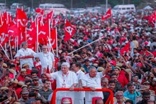 CPIM: বাংলায় শূন্য, উল্টো ছবি কেরলে! ক্যাডার বাহিনীকে কাজে লাগিয়ে কীভাবে শেষ লাল দুর্গ ধরে রেখেছে সিপিএম?