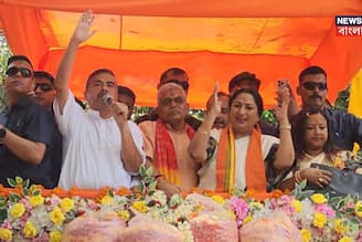 শুভেন্দু অধিকারীকে পাশে নিয়ে মনোনয়ন পত্র জমা দিলেন দিলীপ ঘোষ! রইলেন রেখা গুপ্তা এবং স্ত্রী রিঙ্কুও