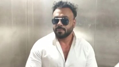 বেহালার ব্যবসায়ী কামদার।