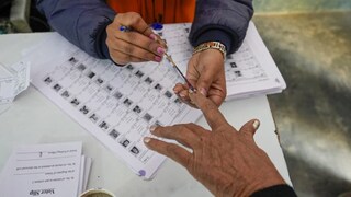 ভোটকর্মী নিয়ে জেলাশাসকদের ১০ দফা নির্দেশিকা নির্বাচন কমিশনের (PTI/Representative Image)