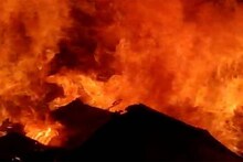 Mirik Fire: মিরিকের চা-বাগান সংলগ্ন গ্রামে ভয়াবহ অগ্নিকাণ্ড, দাউদাউ করে জ্বলল গোটা দোকান