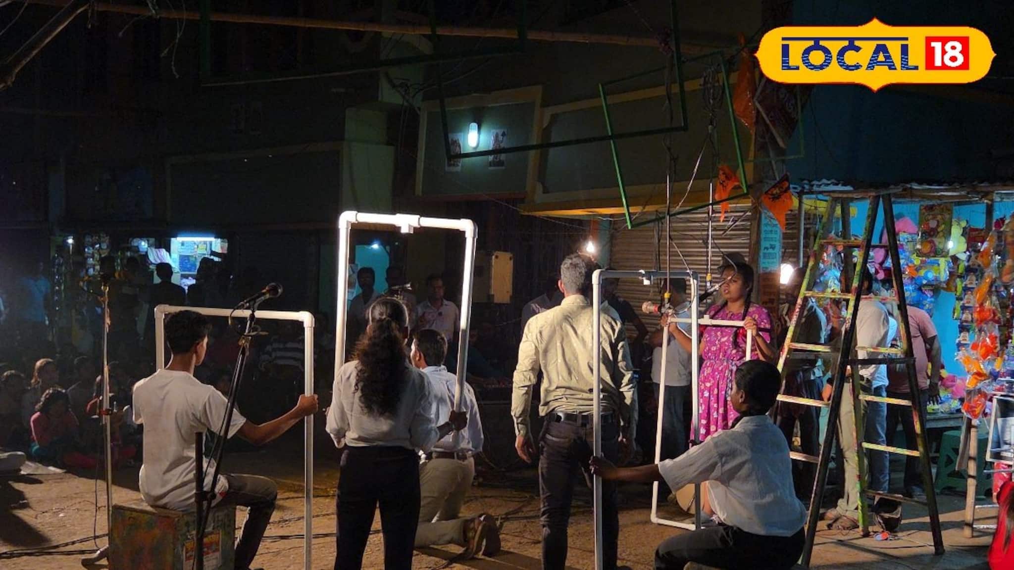 মঞ্চ নয়, রাস্তার বুকে নাটক—মানুষের ভাবনায় আলো জ্বালল ‘দেওয়াল’