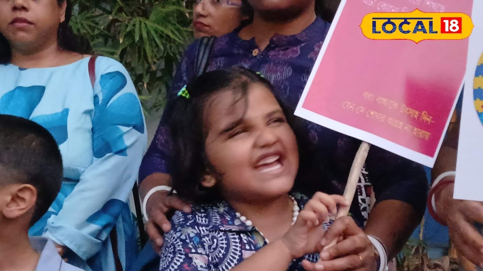  ওরাও মানুষ, ওরা আর ৫ জন শিশুদেরই মতো! সমাজকে সচেতন করতে প্ল্যাকার্ড হাতে পথে নামল বিশেষভাবে সক্ষম শিশুরা! 