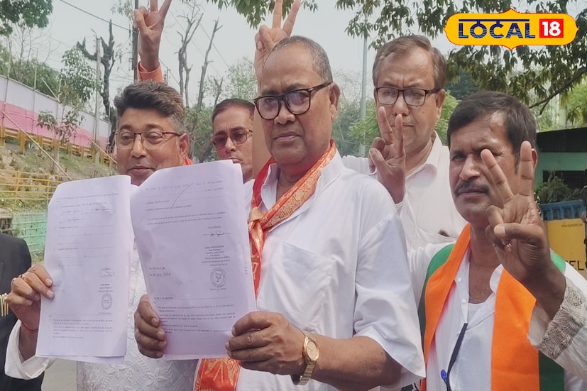 কেন্দ্র এক, দল এক কিন্তু প্রার্থী দুই! এটা কী ভাবে সম্ভব? রাজ্যে নজিরবিহীন ঘটনা জলপাইগুড়িতে, ময়নাগুড়িতে পদ্ম শিবিরে দ্বন্দ্ব!আসন্ন বিধান সভা নির্বাচনে উত্তরবঙ্গকে পাখির চোখ করে ভোটের লড়াইয়ে নেমেছে পদ্মফুল এবং ঘাসফুল। কিন্তু, প্রার্থী ঘোষণা হতেই বিভিন্ন কেন্দ্রে পদ্ম শিবিরে গোষ্ঠীদ্বন্দ্বের ছবি প্রকাশ্যে এসেছে। তবে তার মধ্যেও নজিরবিহীন ঘটনা জলপাইগুড়ির ময়নাগুড়ি বিধানসভা কেন্দ্রে। 