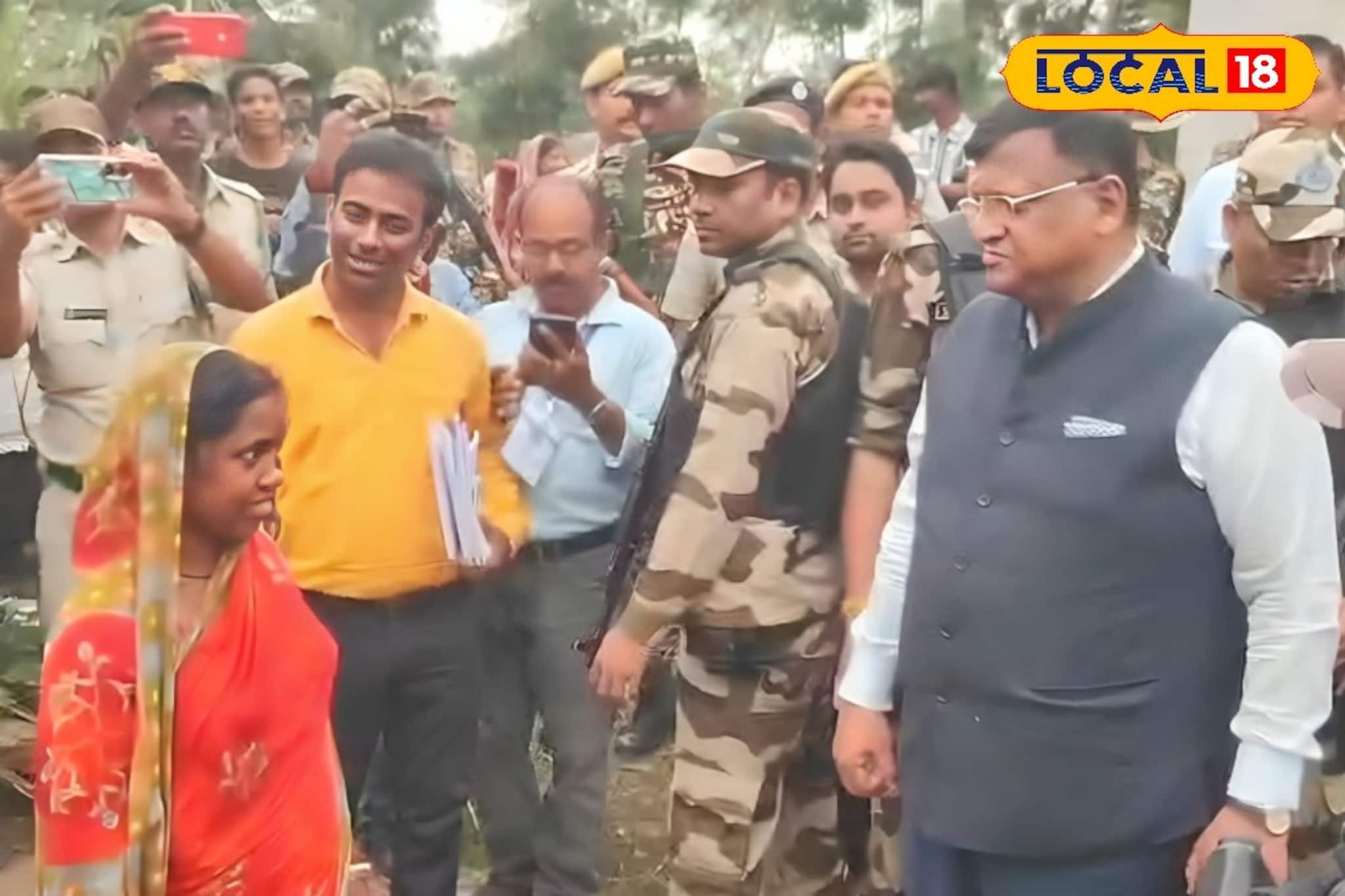 ভোটের উত্তাপ বাংলা-জুড়ে! ছাতা মাথায় পটাশপুরে ভোট পরিস্থিতি পর্যালোচনায় মুখ্য নির্বাচনী আধিকারিক