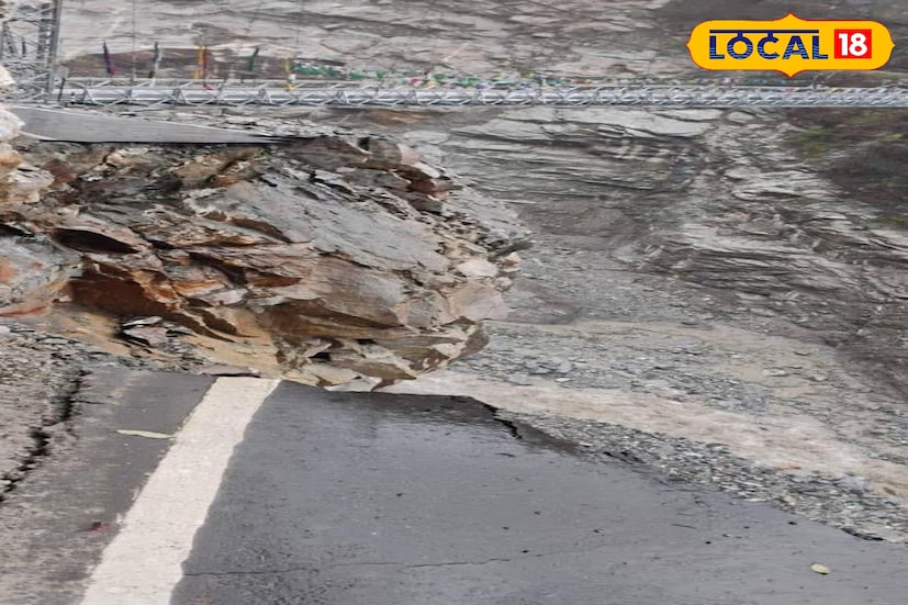 সিকিম, ঋত্বিক ভট্টাচার্য : সিকিমে প্রাকৃতিক বিপর্যয়ের জেরে বিপাকে পর্যটকরা। উত্তর সিকিমের মাঙ্গান জেলায় লাচেন ও চুংথাংয়ের মধ্যে সংযোগকারী সড়ক ভেঙে পড়ায় প্রায় ১,৫০০ পর্যটক আটকে পড়েছেন। তারুম চু ব্রিজের কাছে রাস্তার একাংশ ধসে যাওয়ায় প্রশাসন তড়িঘড়ি ওই রুটে যান চলাচল বন্ধ করে দেয়। সিকিম, ঋত্বিক ভট্টাচার্য : সিকিমে প্রাকৃতিক বিপর্যয়ের জেরে বিপাকে পর্যটকরা। উত্তর সিকিমের মাঙ্গান জেলায় লাচেন ও চুংথাংয়ের মধ্যে সংযোগকারী সড়ক ভেঙে পড়ায় প্রায় ১,৫০০ পর্যটক আটকে পড়েছেন। তারুম চু ব্রিজের কাছে রাস্তার একাংশ ধসে যাওয়ায় প্রশাসন তড়িঘড়ি ওই রুটে যান চলাচল বন্ধ করে দেয়।