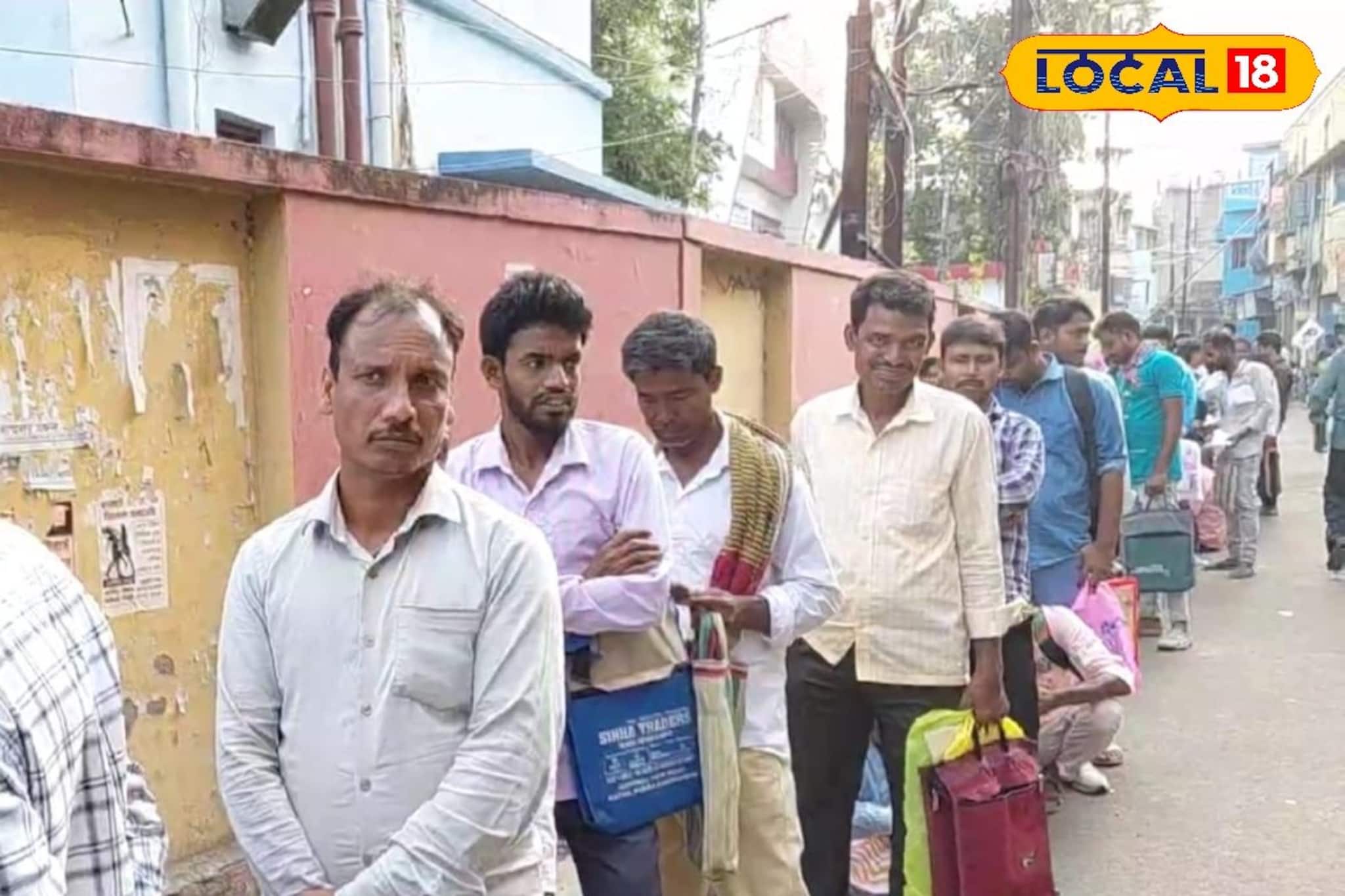 আগে এতবার ভোট দিয়েছেন, কিন্তু এবার নাম বাদ! লাইনে দাঁড়িয়েই কাটছে দিন, কী পরিস্থিতি ওঁদের? আগে এতবার ভোট দিয়েছেন, কিন্তু এবার নাম বাদ! লাইনে দাঁড়িয়েই কাটছে দিন, কী পরিস্থিতি ওঁদের?