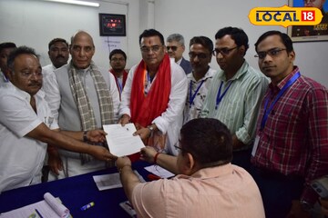 সাহিত্য সম্রাটের পরিবারের সদস্য সুমিত্র চট্টোপাধ্যায়ের নমিনেশনে হাজির স্বয়ং প্রতিরক্ষা মন্ত্রী রাজনাথ সিং, তবে কি ড্যামেজ কন্ট্রোল! 