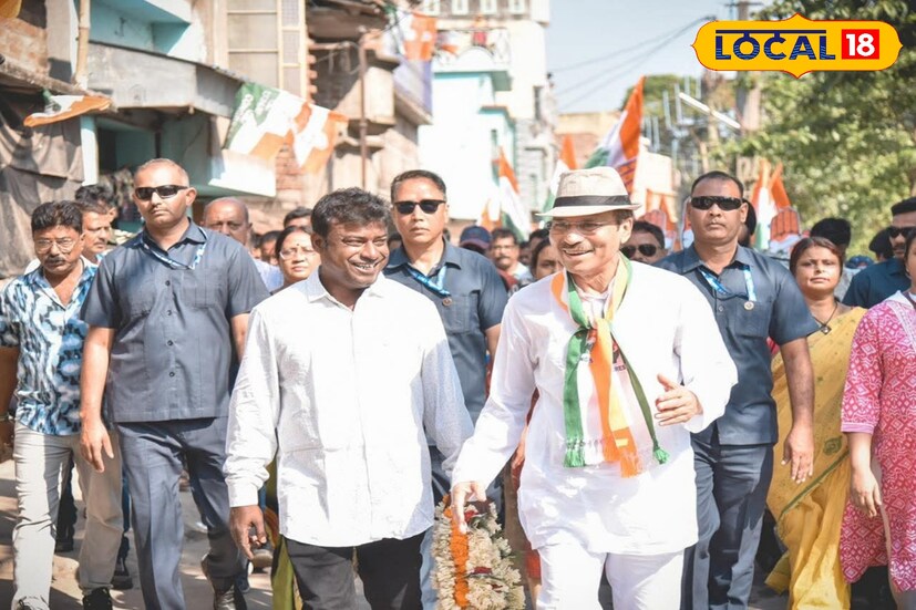 *নবম শ্রেণি পাশ অধীর চৌধুরী। এ বছর ৩০ বছর পর বহরমপুর বিধানসভা কেন্দ্র থেকে এবারের বিধানসভা নির্বাচনে প্রার্থী হয়েছেন প্রাক্তন সাংসদ ও কংগ্রেস নেতা অধীর রঞ্জন চৌধুরী। একইসঙ্গে তিনি জমা করেছেন তাঁর হলফনামা। সেই হলফনামায় দেখা গিয়েছে তাঁর অর্থনৈতিক অবস্থা, তাঁর বিরুদ্ধে থাকা ফৌজদারি মামলা, তাঁর সম্পত্তির বিবরণের বিস্তারিত। এ ছাড়াও তাঁর পেশাগত তথ্যও রয়েছে তাঁর জমা দেওয়া এই হলফনামায়। সংগৃহীত ছবি। 