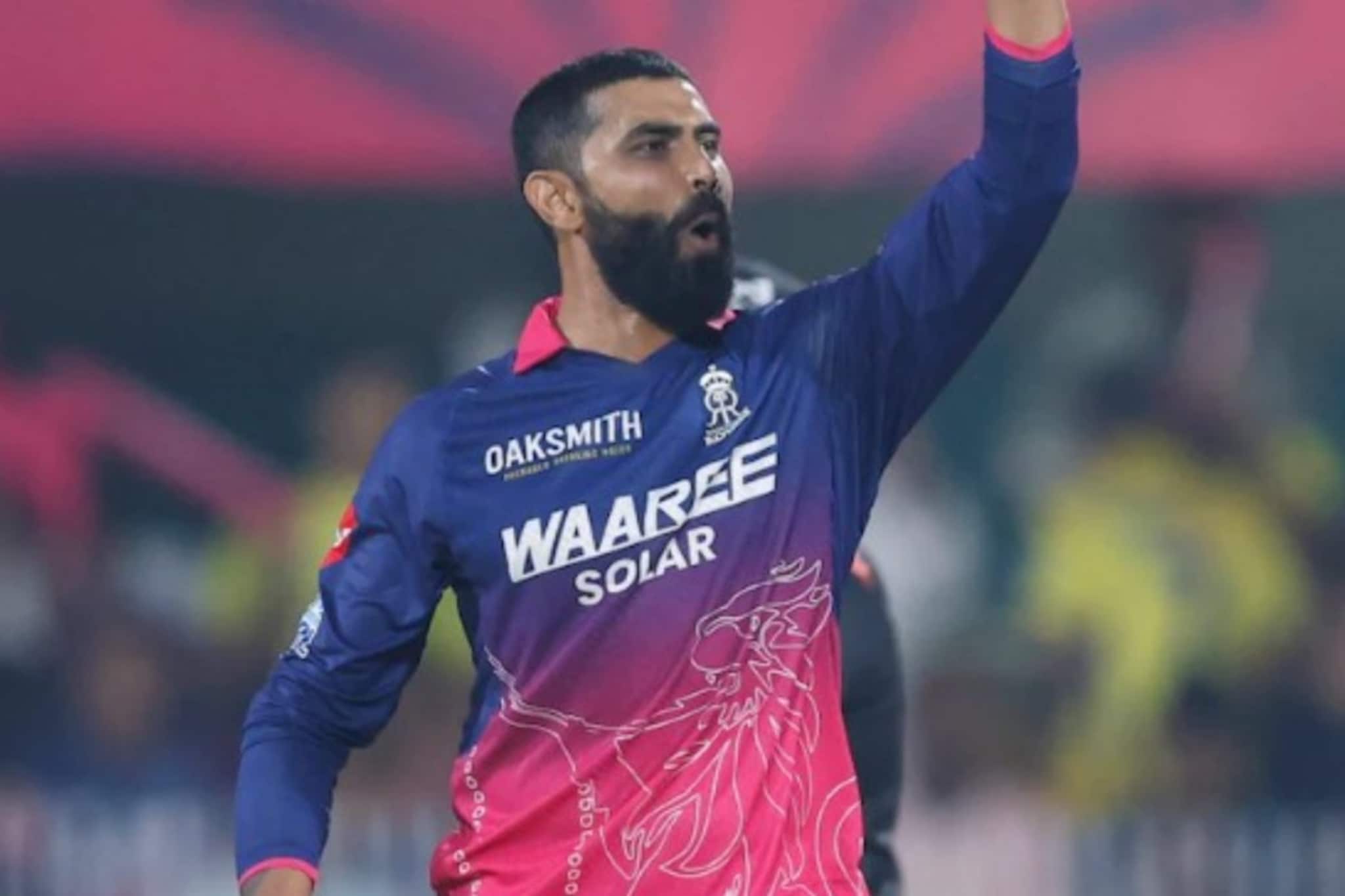 দরকার মাত্র ৮ রান, মুম্বইয়ের বিরুদ্ধে অনন্য নজিরের সামনে দাঁড়িয়ে রবীন্দ্র জাদেজা