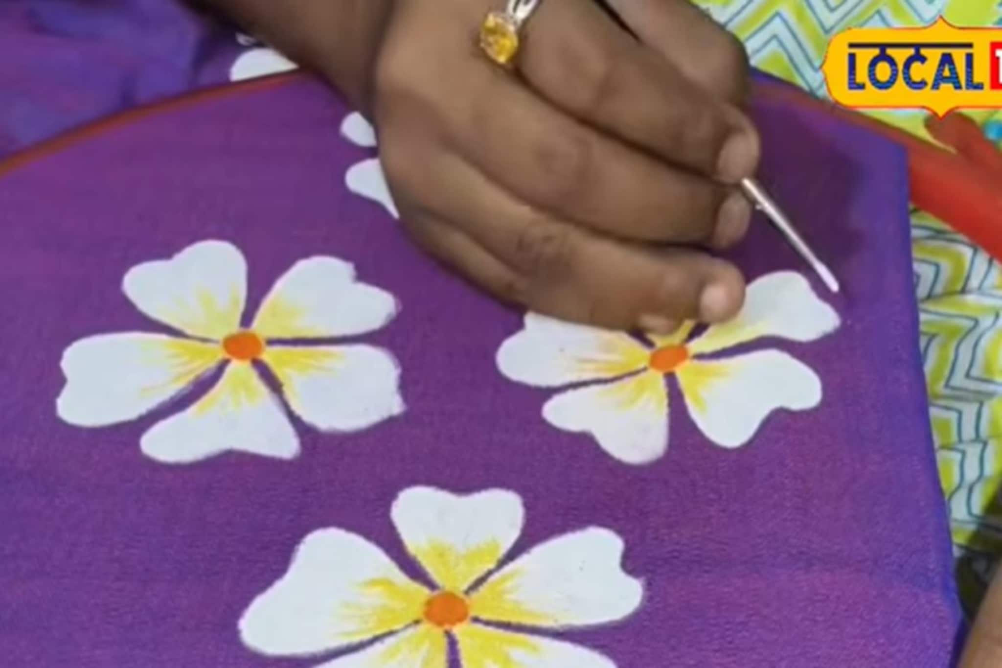 সাধারণ শাড়িতে শিল্পের ছোঁয়া, অনন্য উদ্যোগ