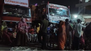 সুজাপুরে দীর্ঘক্ষণ জাতীয় সড়ক অবরোধ করে রাখা হয়৷ সুজাপুরে দীর্ঘক্ষণ জাতীয় সড়ক অবরোধ করে রাখা হয়৷