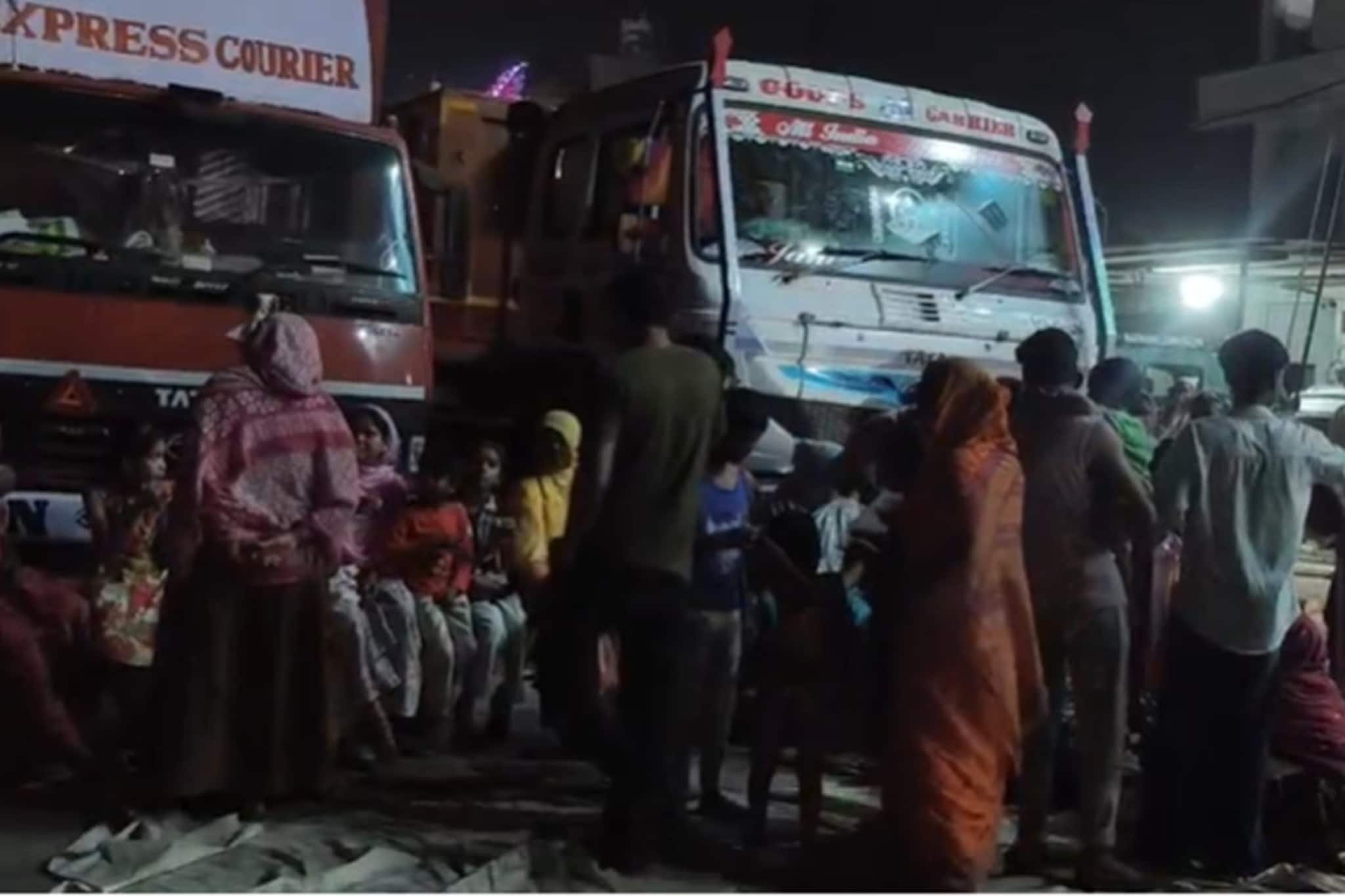 গভীর রাতে কালিয়াচকে আটক জুডিশিয়াল অফিসারদের উদ্ধার করল পুলিশ, অবরোধমুক্ত জাতীয় সড়কও!