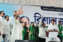 Mamata Banerjee: 'নতুন নতুন লোক উঠছে, আর ভাবছে সরকার দখল করবে!' নাম নিলেন না একবারও, কিন্তু মুর্শিদাবাদে হুমায়ুনকে কড়া হুঁশিয়ারি মমতার