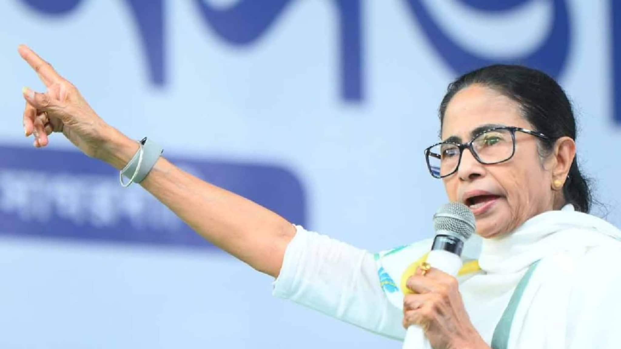 Mamata Banerjee: মা-বোনেদের পাশে নিয়ে লড়াইয়ের নতুন ডাক মমতা বন্দ্যোপাধ্যায়ের, দেখুন ভিডিও Mamata Banerjee: মা-বোনেদের পাশে নিয়ে লড়াইয়ের নতুন ডাক মমতা বন্দ্যোপাধ্যায়ের, দেখুন ভিডিও