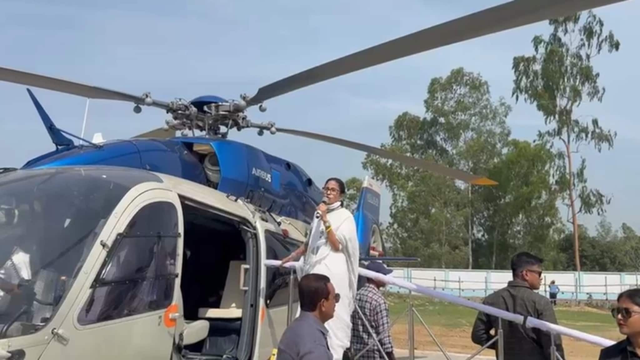 হেলিকপ্টারের সামনে রহস্যময় ড্রোন, দেখে অবাক মমতাও! কী ঘটল মালতীপুরে, দেখুন ভিডিও