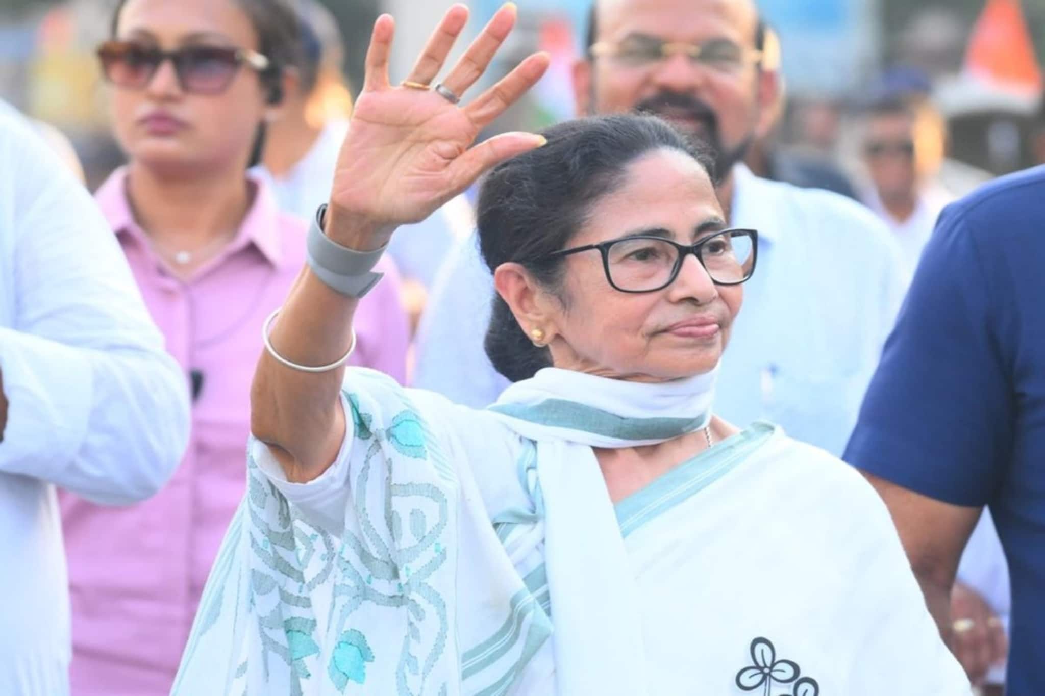 ‘এখানেই ধর্ম-কর্ম, ভবানীপুরই আমার সবকিছু’, মনোনয়ন পেশ করে বললেন মমতা