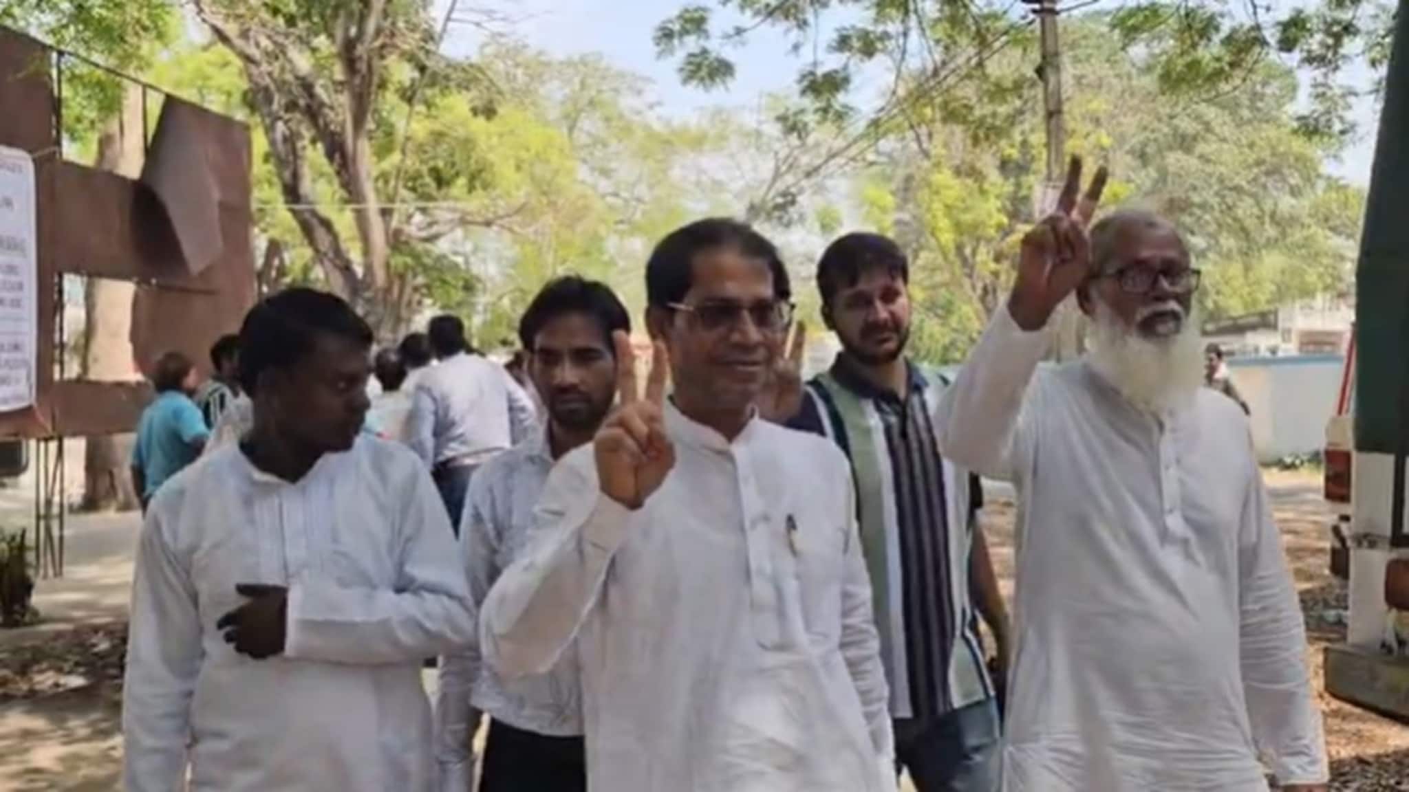 Farakka TMC MLA Manirul Islam: কংগ্রেসের থেকে ফরাক্কা ছিনিয়ে নিয়েছিলেন! সেই মণিরুলই এবার নির্দল প্রার্থী, তৃণমূলের পথের কাঁটা দলেরই বিধায়ক