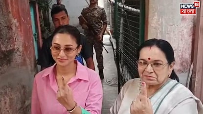 ভোট দিলেন মিমি চক্রবর্তী ভোট দিলেন মিমি চক্রবর্তী