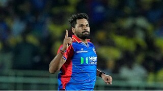 মুম্বইয়ের বিরুদ্ধে মুকেশ কুমারের দারুণ স্পেল