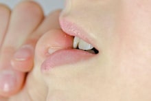 Kids Habbit: সন্তান আঙুল চোষে,দাঁত দিয়ে নখ কাটে? এই নিয়ে চিন্তায় ভুগছেন? কিন্তু গবেষকরা যা বললেন, শুনে চোখ কপালে উঠবে