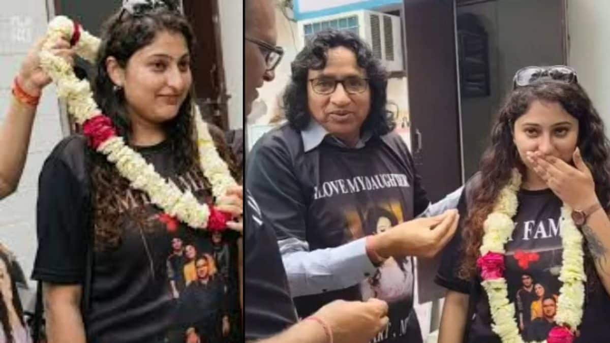 Divorce Celebration: ফুলের মালায় বরণ! ঢাক-ঢোলের বাদ্যির সঙ্গে রাশি রাশি লাড্ডু বিলি! জাঁকজমক করে মেয়ের ডিভোর্স উদযাপন বাবার