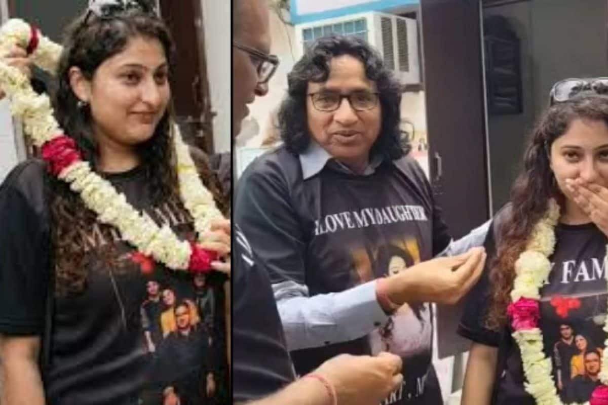  ফুলের মালায় বরণ! ঢাক-ঢোলের বাদ্যির সঙ্গে রাশি রাশি লাড্ডু বিলি! জাঁকজমক করে মেয়ের ডিভোর্স উদযাপন বাবার 