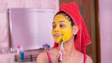  সুন্দরী হতে মুখে বেসন মাখেন? অজান্তেই বারোটা বাজছে না তো ত্বকের? জানুন কারা বেসন মাখলেই সর্বনাশ মুখের? জানুন