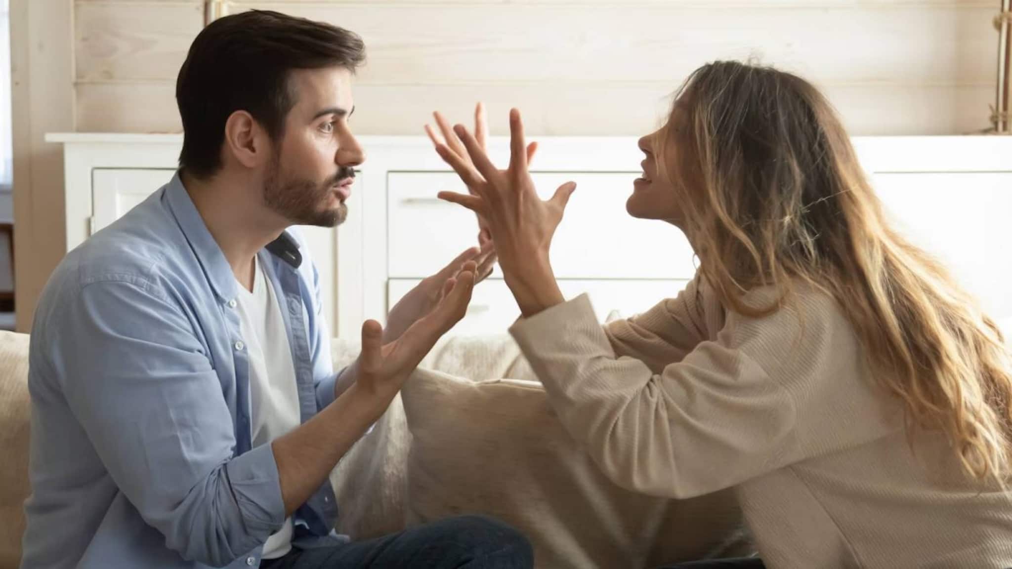 Divorce Signs: আপনার স্বামী বা স্ত্রী কি মনে মনে ডিভোর্সের কথা ভাবছেন? তাঁর আচরণে পরিবর্তন? খটকা লাগছে? না জানতে দিয়েই জীবনসঙ্গীর মনের গোপন কথা বুঝে নিন এই সহজ ট্রিক্সে