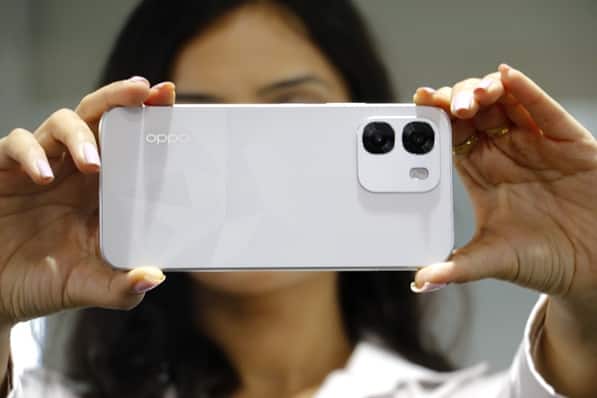 ২৫,০০০ টাকার মধ্যে মাখনের মতো মসৃণ ফোন খুঁজছেন? OPPO K14 5G একবার দেখতেই পারেন