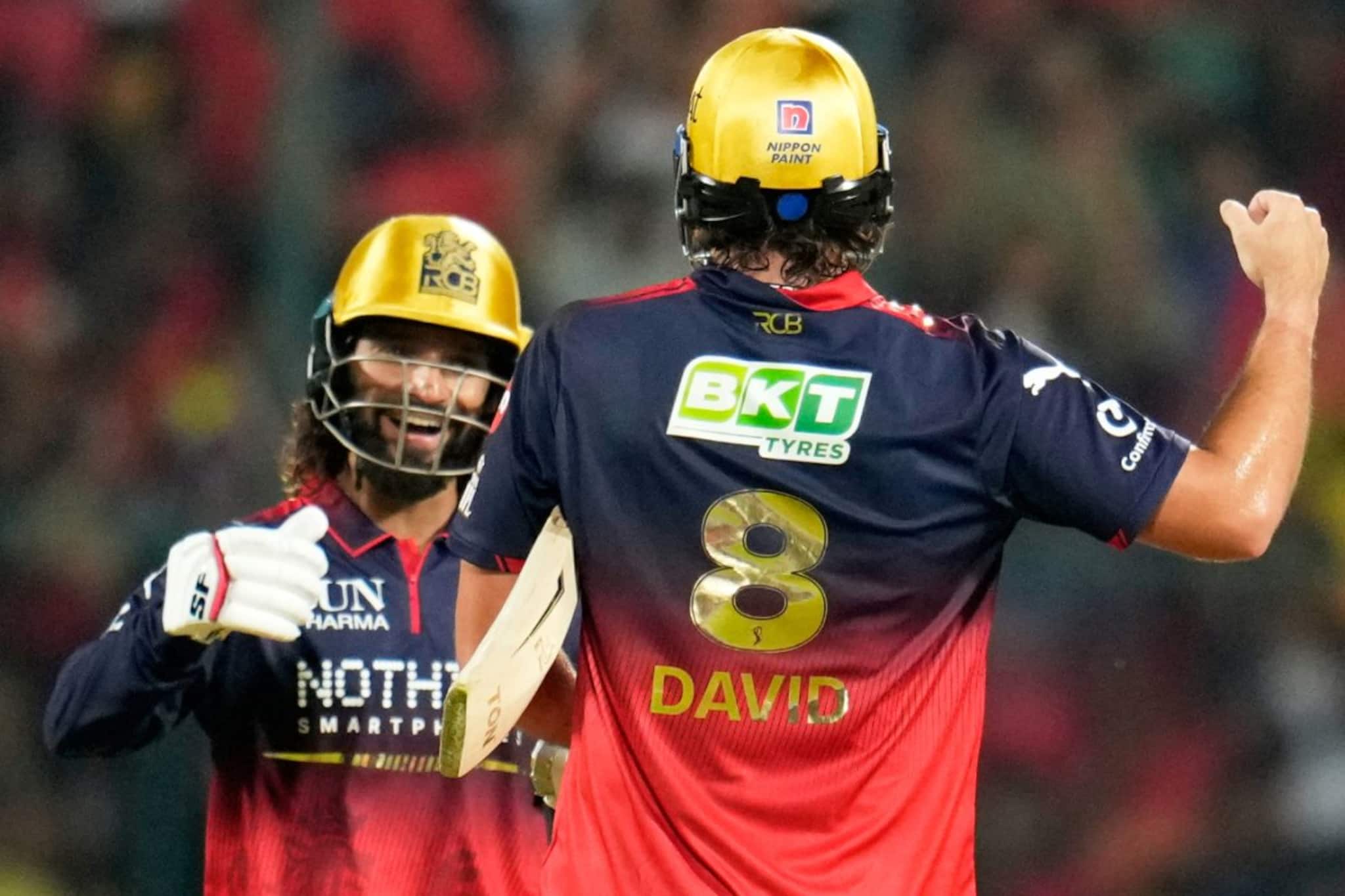 আরসিবির ব্যাটিং তাণ্ডব! খড়কুটোর মতো উড়ে গেল সিএসকের বোলিং! চেন্নাইয়ের টার্গেট ২৫১